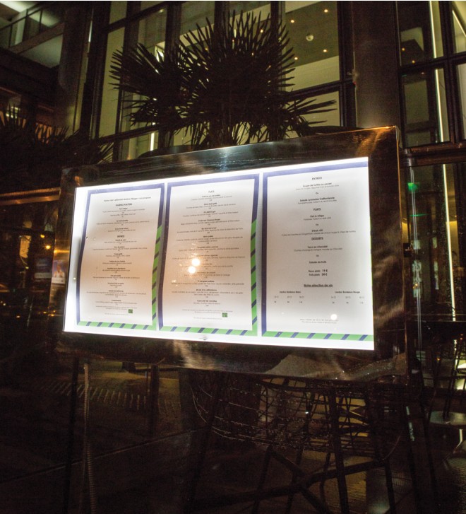 Exhibidor de carta menú para exterior con luz y llave